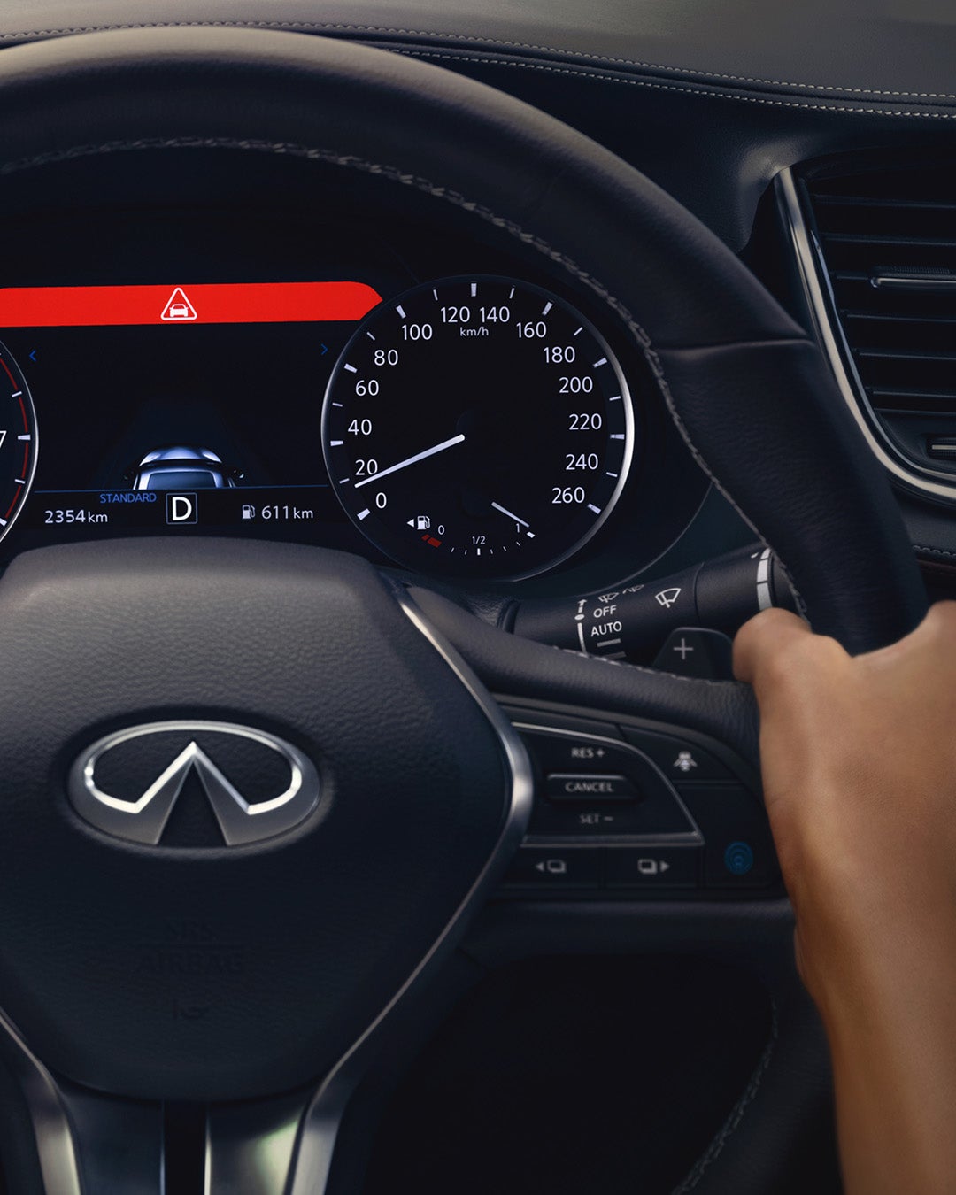 Sistema de advertencia de punto ciego INFINITI QX50 2025 que monitorea los carriles adyacentes